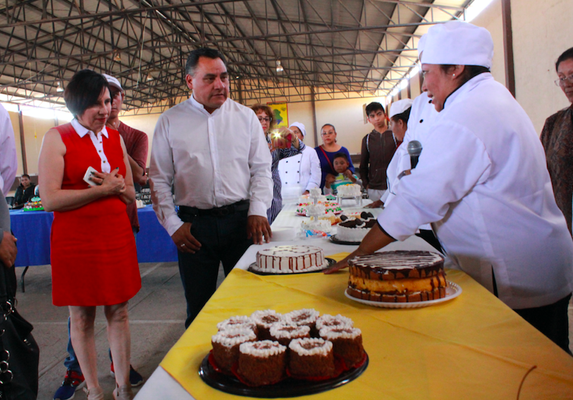 Clausuran curso de repostería en Tetla